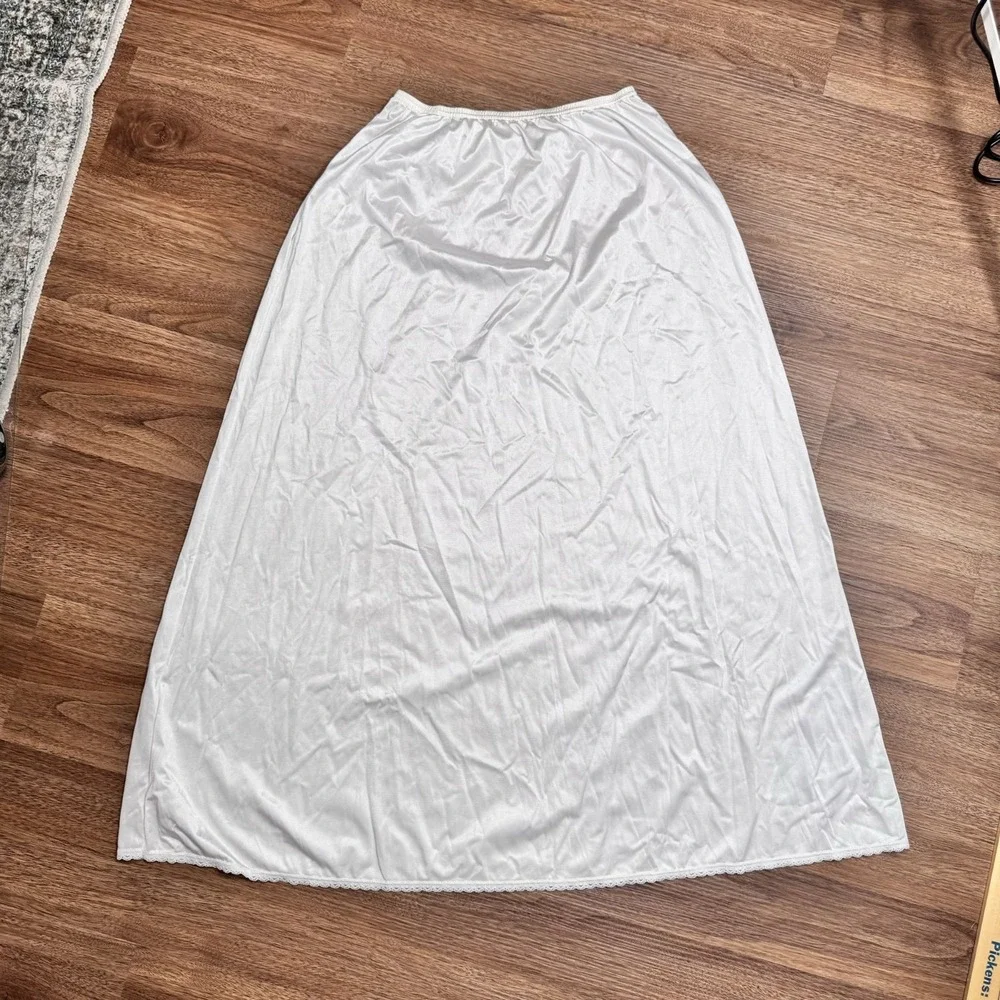 Vanity Fair Satin Glance White Nylon Petti‎ Slip Size S 34
